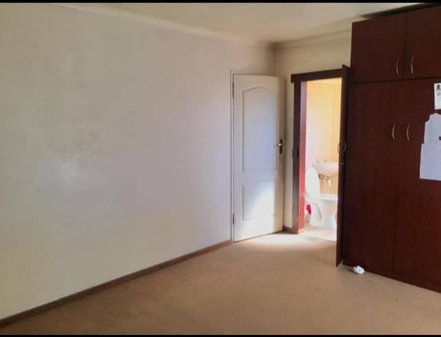 3 BEDROOM FREEHOLD FOR SALE IN ILITHA PARK